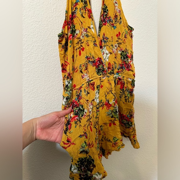 PRE-LOVED INFINITY RAINE Mustard Yellow Floral Romper V-neck - Picture 5 of 7